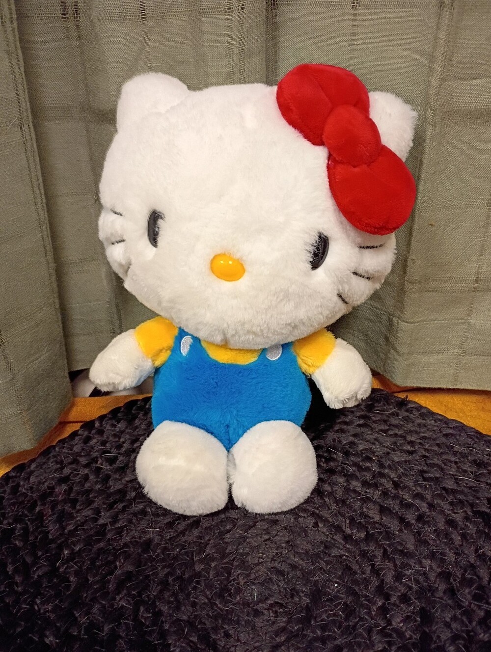 NWOT Vintage 2020 Sanrio Hello Kitty With Red Bow Plush Character 9"